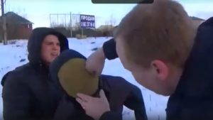 Сильно избил муж по голове
